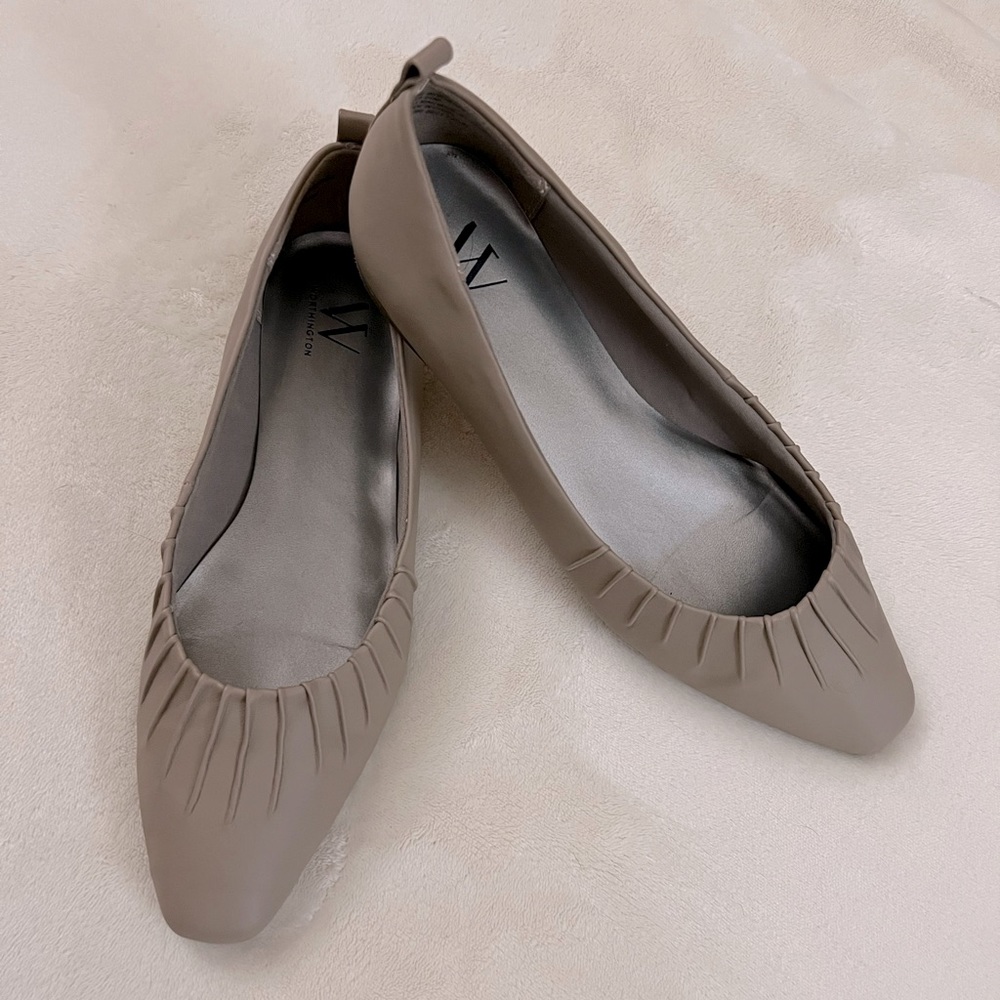 Worthington tan flats/loafers EUC